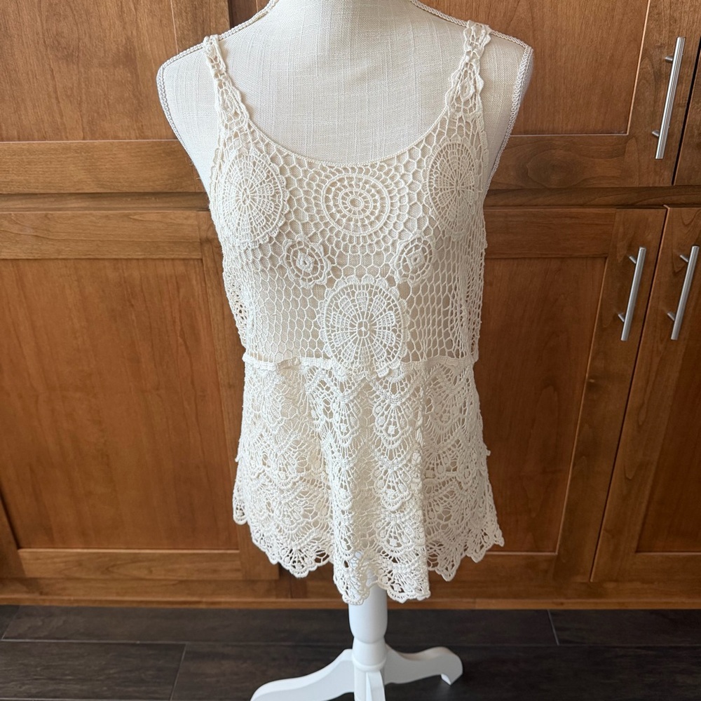 INC International Concepts || off white crochet tank top